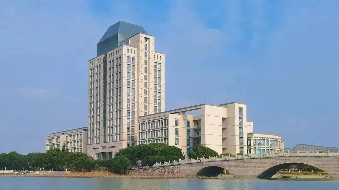 江南大学(江南大学举行至善荣誉生典礼)