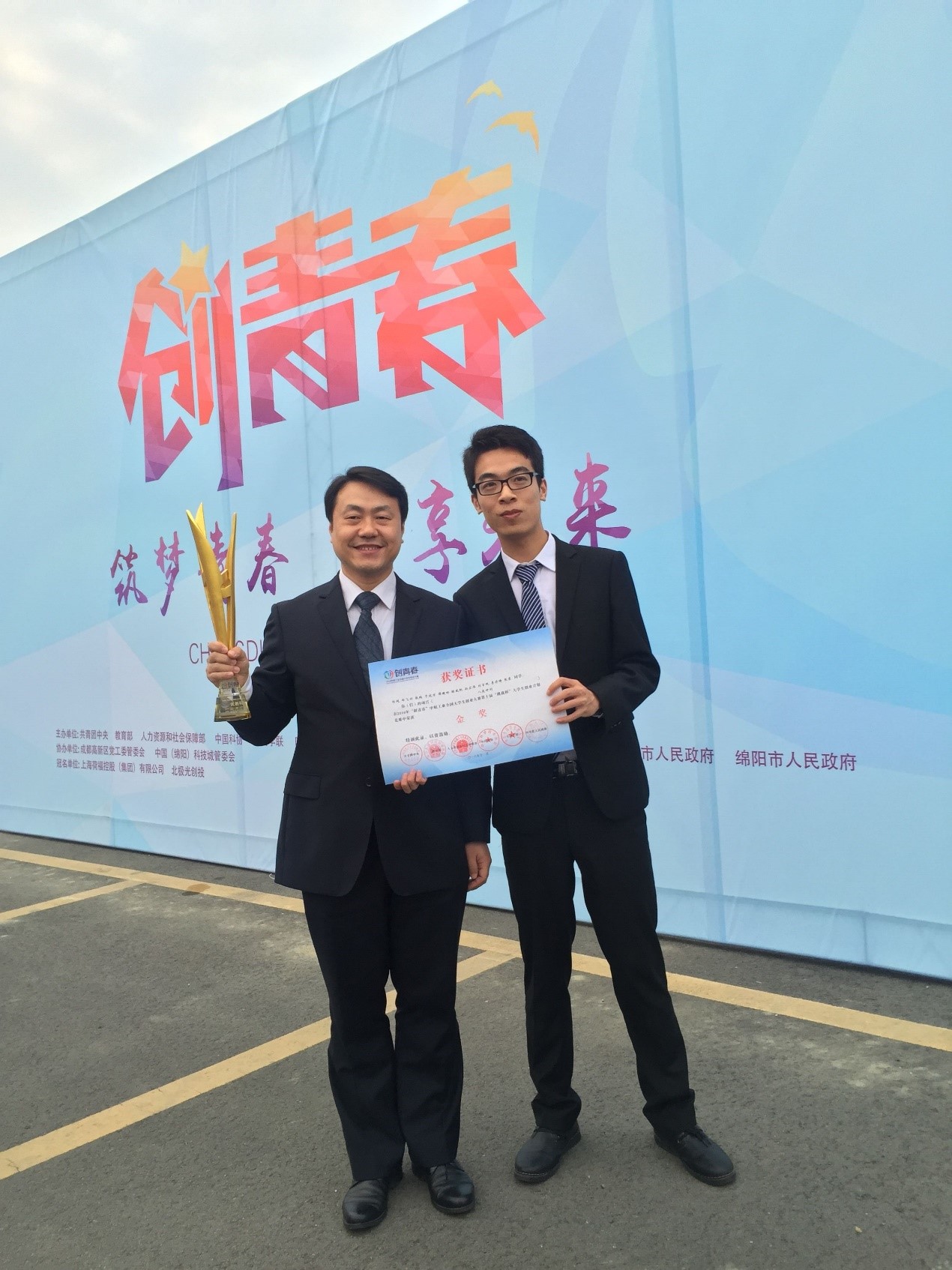 华中科技大学毕业证(华中科技大学毕业证外壳)